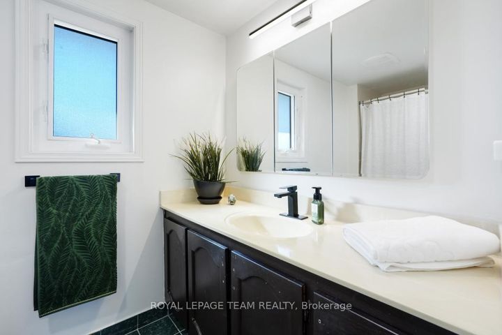 Photo 29 at 28 Holitman Drive, Nepean (Knollsbrook), Ottawa