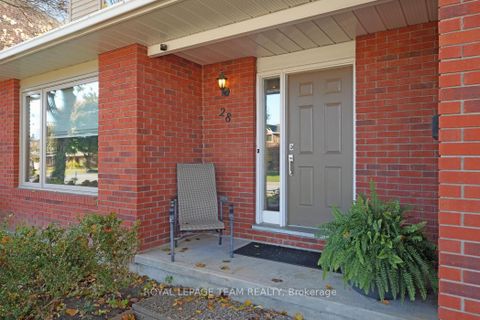 Photo 1 at 28 Holitman Drive, Nepean (Knollsbrook), Ottawa
