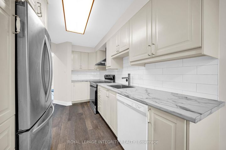 Photo 7 at 29 Hemmingwood Way, Nepean (Centrepointe), Ottawa