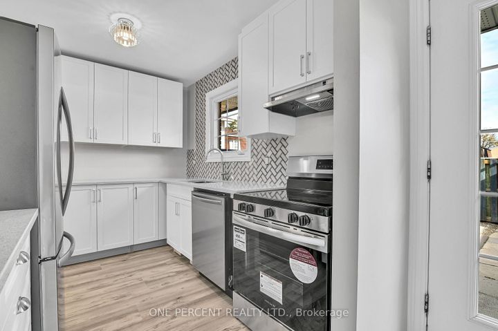 Photo 13 at 1511 Fisher Avenue, Nepean (Carleton Square), Ottawa