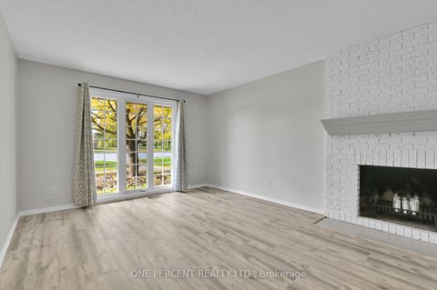 Photo 5 at 1511 Fisher Avenue, Nepean (Carleton Square), Ottawa