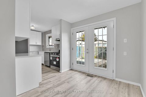 Photo 11 at 1511 Fisher Avenue, Nepean (Carleton Square), Ottawa