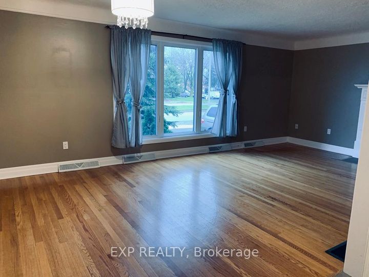 Photo 8 at 1554 Baseline Road, Nepean (Meadowlands/St. Claire Gardens), Ottawa