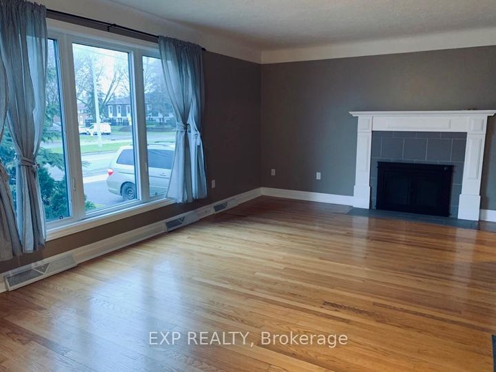 Photo 9 at 1554 Baseline Road, Nepean (Meadowlands/St. Claire Gardens), Ottawa