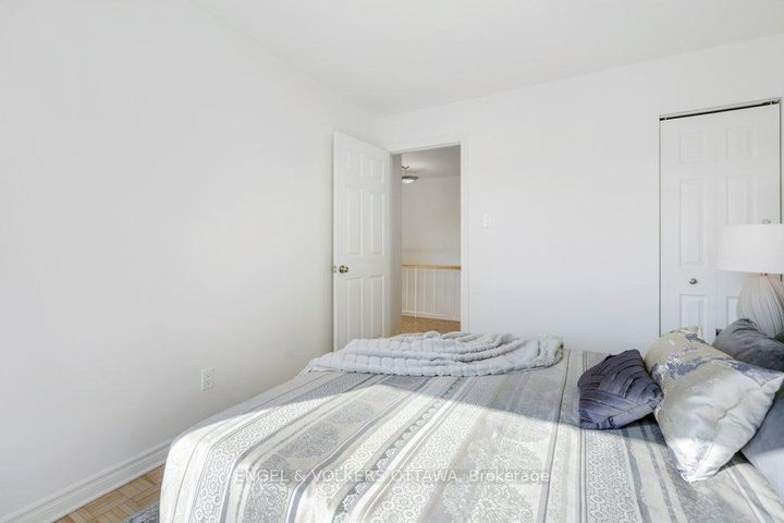 Photo 26 at 216 - 12 Corkstown Road, Nepean (Lakeview Park), Ottawa