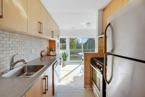 Photo 18 at 216 - 12 Corkstown Road, Nepean (Lakeview Park), Ottawa