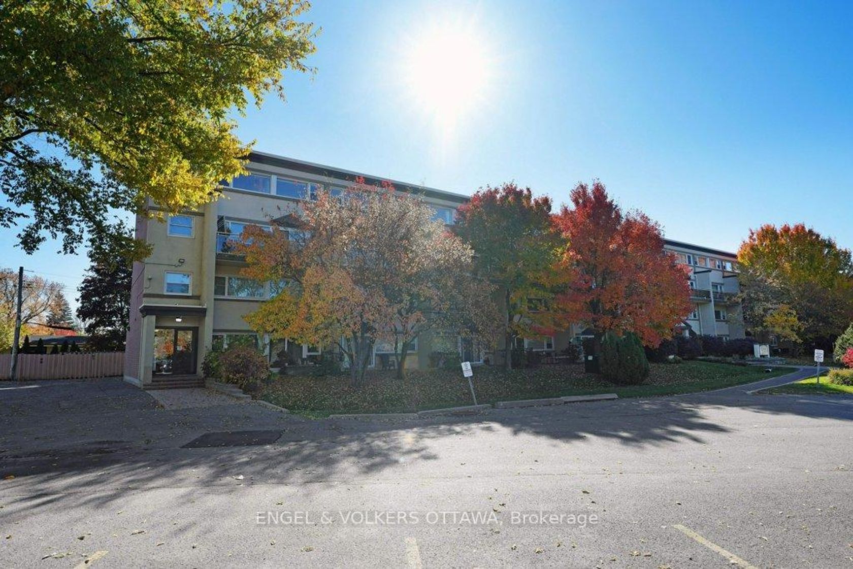 216 - 12 Corkstown Road, Nepean (Lakeview Park), Ottawa 