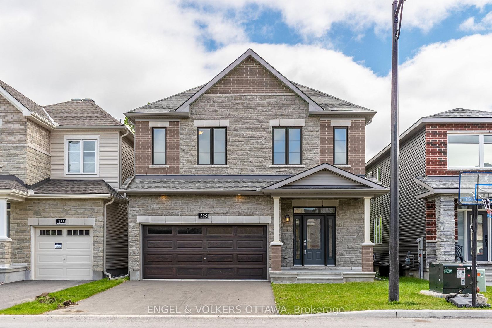 325 Elsie Macgill Walk, Morgan's Grant/South March, Kanata 2