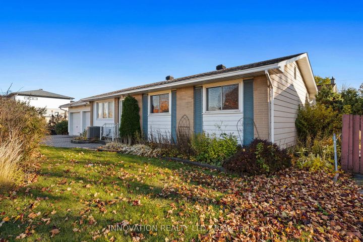 Photo 3 at 30 Oakview Avenue, Nepean (Meadowlands/Crestview), Ottawa