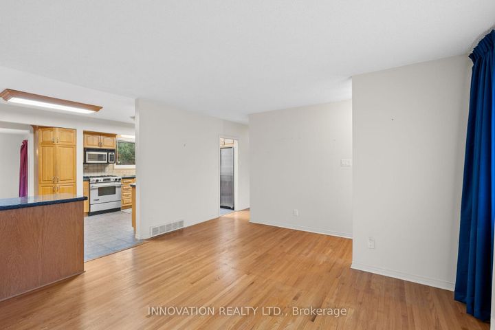 Photo 7 at 30 Oakview Avenue, Nepean (Meadowlands/Crestview), Ottawa