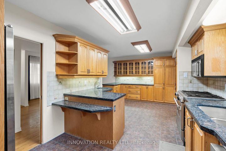 Photo 13 at 30 Oakview Avenue, Nepean (Meadowlands/Crestview), Ottawa