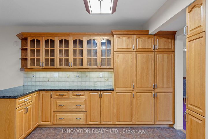 Photo 14 at 30 Oakview Avenue, Nepean (Meadowlands/Crestview), Ottawa