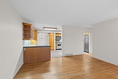 Photo 8 at 30 Oakview Avenue, Nepean (Meadowlands/Crestview), Ottawa