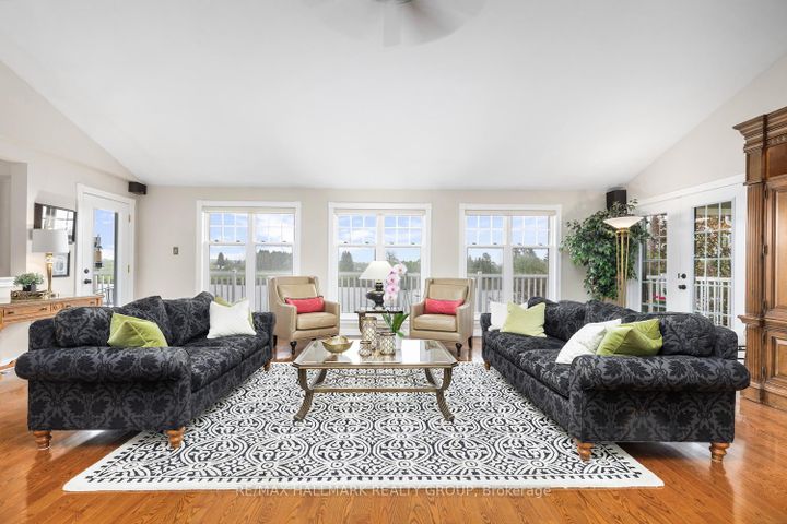 Photo 6 at 1 Rideau Glen Drive, Nepean (Rideau Heights/Ashdale/Rideau Glen), Ottawa