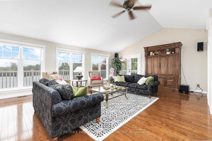 Photo 8 at 1 Rideau Glen Drive, Nepean (Rideau Heights/Ashdale/Rideau Glen), Ottawa