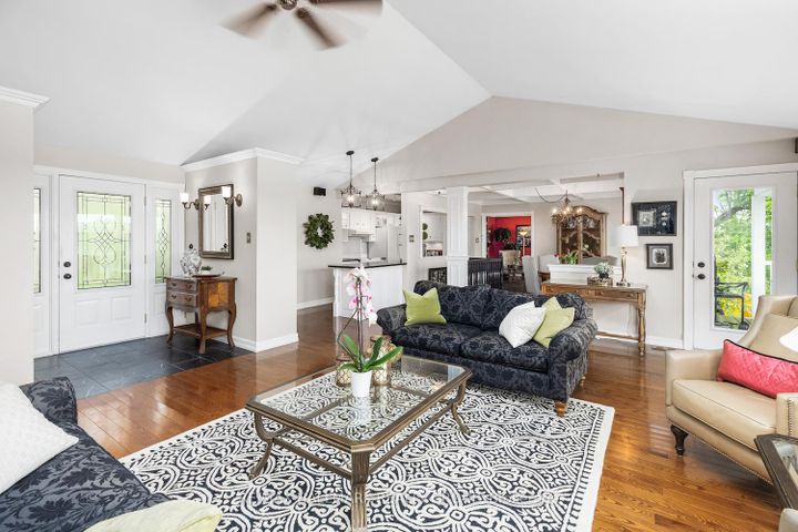 Photo 9 at 1 Rideau Glen Drive, Nepean (Rideau Heights/Ashdale/Rideau Glen), Ottawa