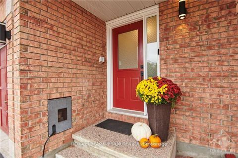 Photo 2 at 133 WOODPARK Way, Nepean (Longfields), Ottawa