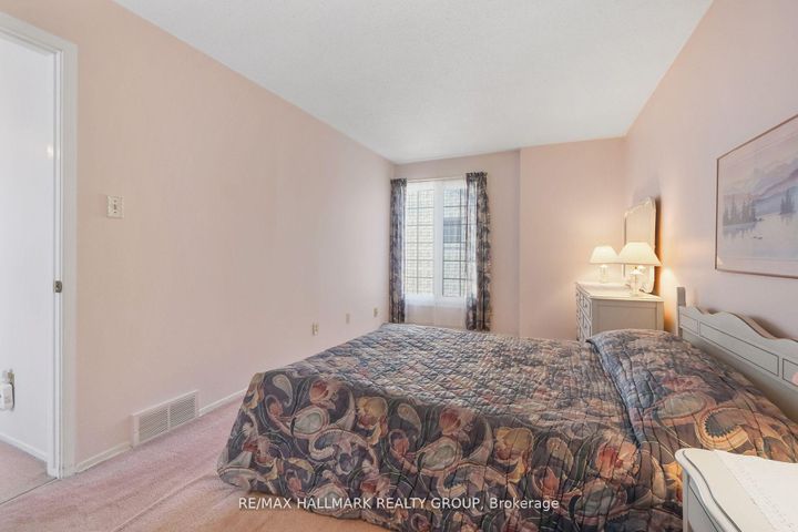 Photo 13 at 625 Trelawny Private, Nepean (Carleton Square), Ottawa