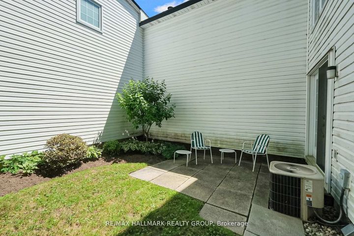 Photo 21 at 625 Trelawny Private, Nepean (Carleton Square), Ottawa
