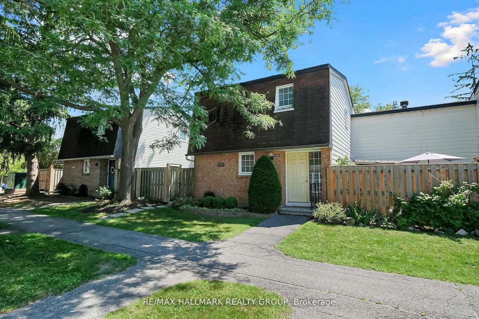 625 Trelawny Private, Nepean (Carleton Square), Ottawa 