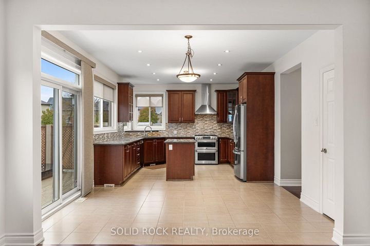 Photo 11 at 347 Bamburgh Way, Nepean (Cedargrove/Fraserdale), Ottawa