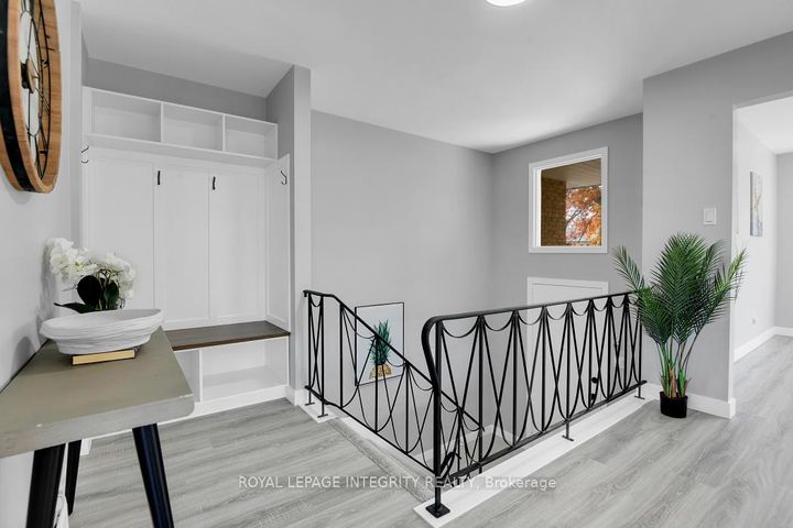 Photo 2 at 3 Ashwick Court, Nepean (Craig Henry/Woodvale), Ottawa