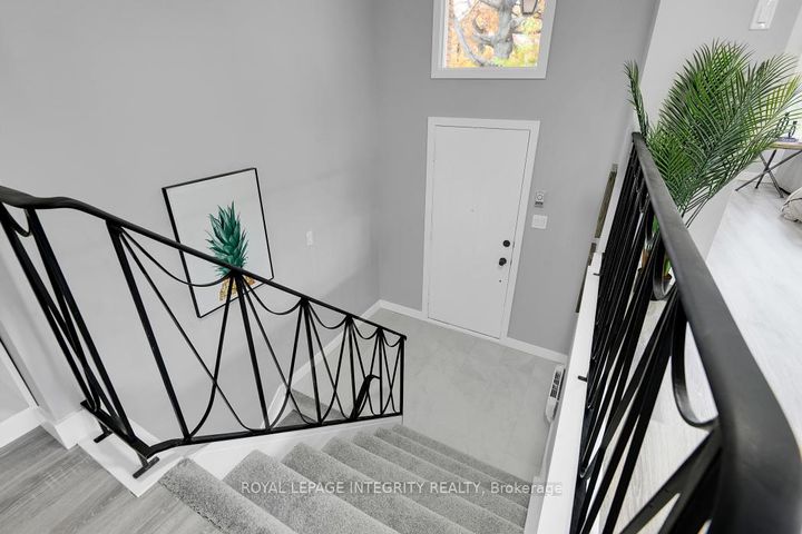 Photo 4 at 3 Ashwick Court, Nepean (Craig Henry/Woodvale), Ottawa