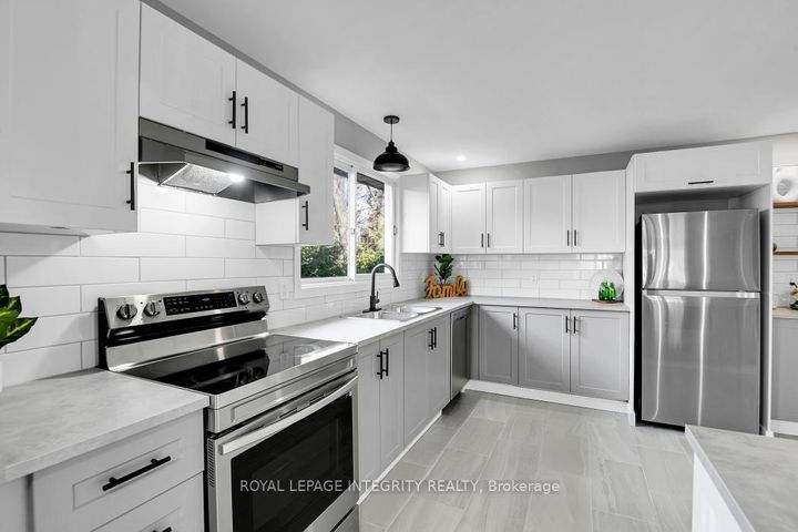 Photo 12 at 3 Ashwick Court, Nepean (Craig Henry/Woodvale), Ottawa