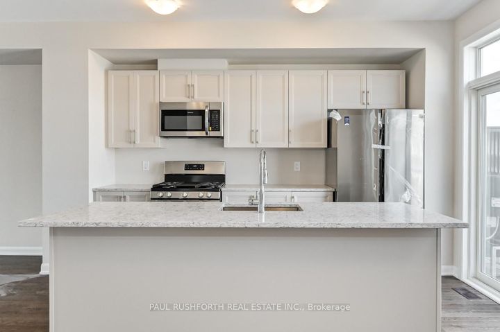 Photo 8 at 818 Everbloom Lane, Nepean (Heritage Park), Ottawa