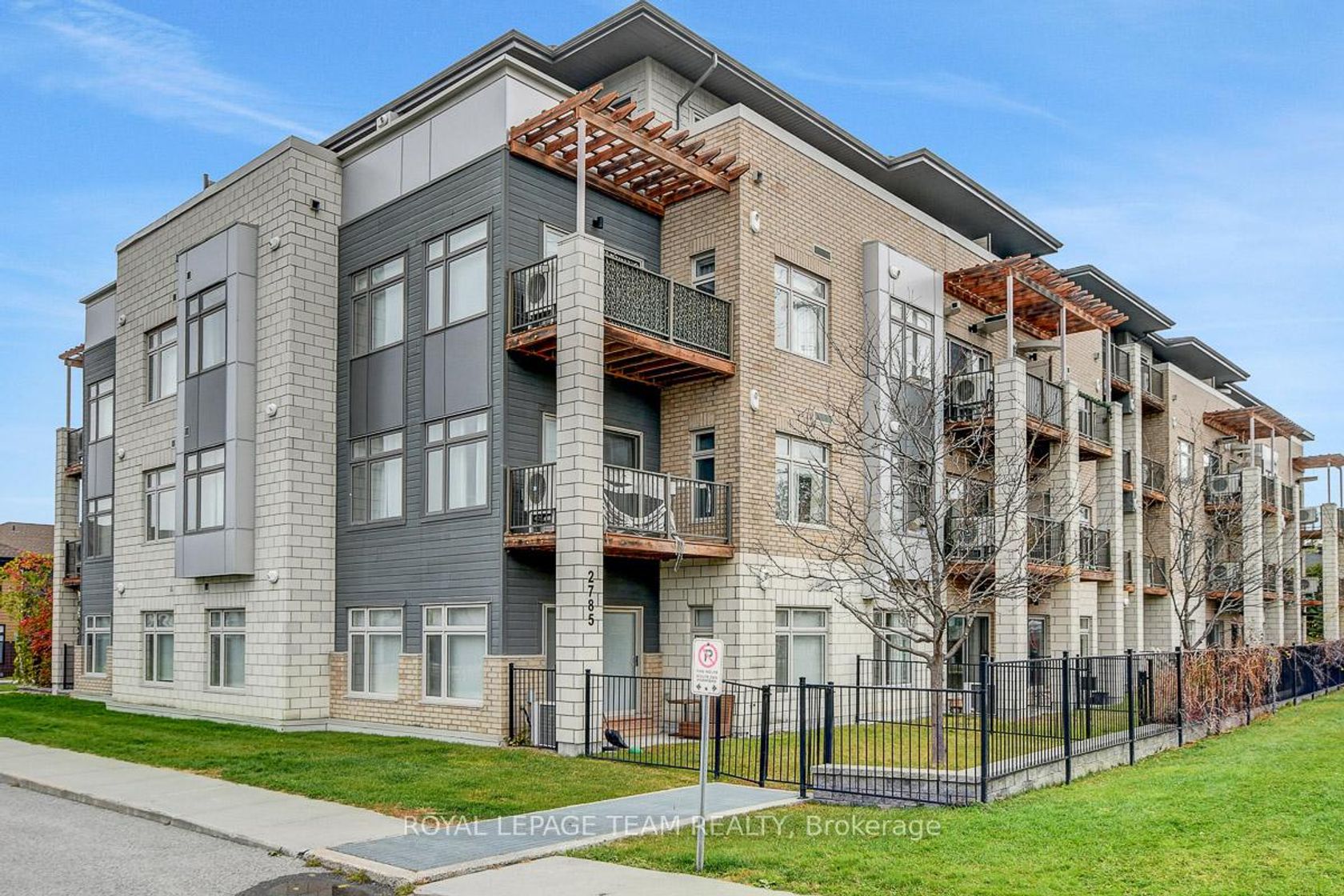 201 - 2785 Baseline Road, Nepean (Redwood Park), Ottawa 