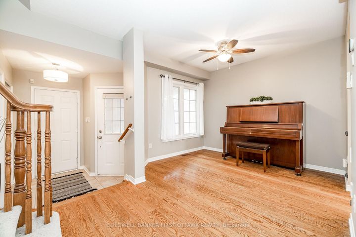 Photo 5 at 92 DEERFOX Drive, Nepean (Longfields), Ottawa