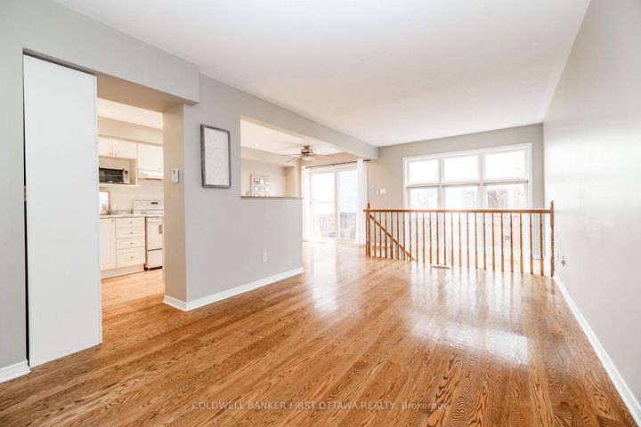Photo 9 at 92 DEERFOX Drive, Nepean (Longfields), Ottawa