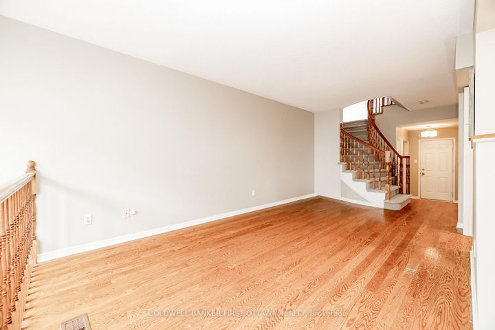 Photo 10 at 92 DEERFOX Drive, Nepean (Longfields), Ottawa