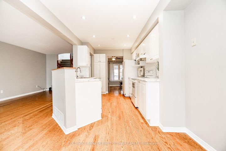 Photo 14 at 92 DEERFOX Drive, Nepean (Longfields), Ottawa