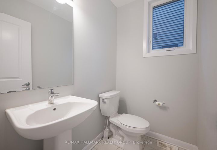 Photo 9 at 646 HAMSA Street, Nepean (Heritage Park), Ottawa