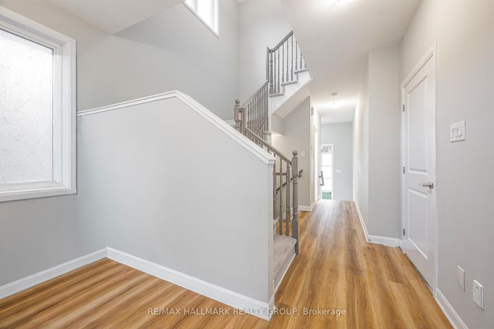 Photo 10 at 646 HAMSA Street, Nepean (Heritage Park), Ottawa