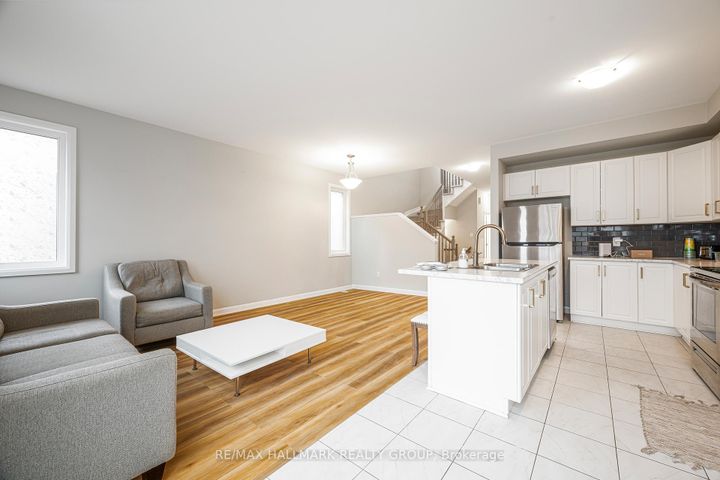 Photo 12 at 646 HAMSA Street, Nepean (Heritage Park), Ottawa