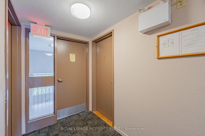 Photo 4 at 7 - 6 Sweetbriar Circle, Nepean (Pheasant Run), Ottawa