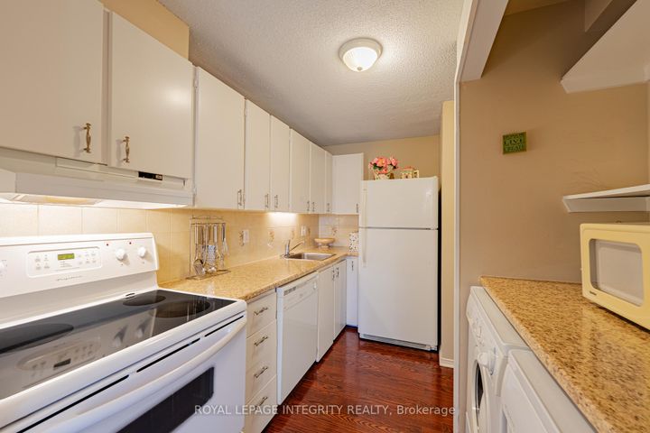 Photo 11 at 7 - 6 Sweetbriar Circle, Nepean (Pheasant Run), Ottawa