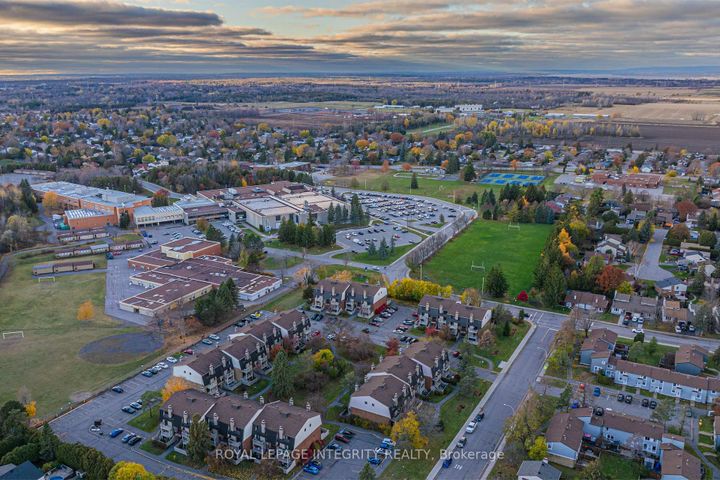 Photo 26 at 7 - 6 Sweetbriar Circle, Nepean (Pheasant Run), Ottawa