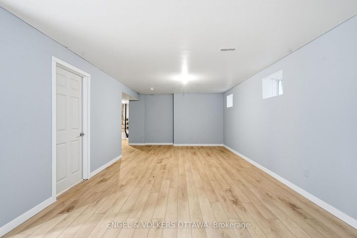 Photo 22 at 135 Anthracite Private, Nepean (Heritage Park), Ottawa