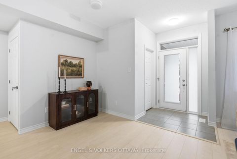 Photo 5 at 135 Anthracite Private, Nepean (Heritage Park), Ottawa