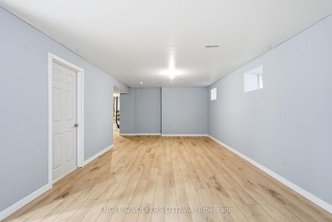 Photo 22 at 135 Anthracite Private, Nepean (Heritage Park), Ottawa