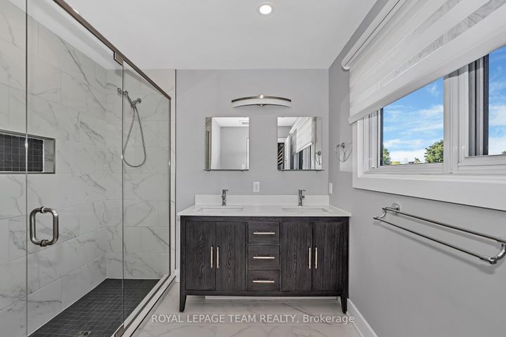 Photo 19 at 12 Largo Crescent, Nepean (Meadowlands/Crestview), Ottawa