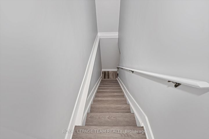 Photo 26 at 12 Largo Crescent, Nepean (Meadowlands/Crestview), Ottawa