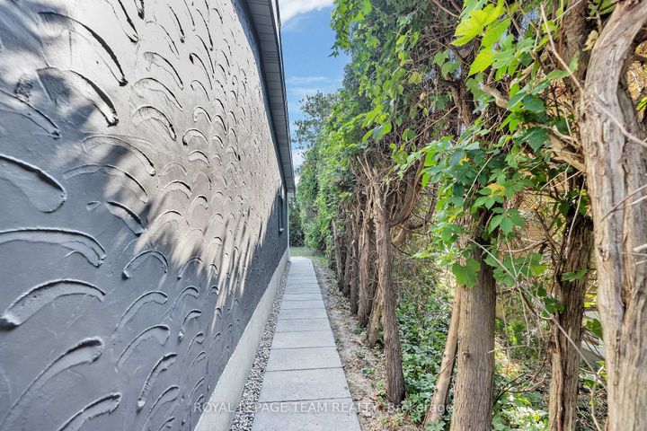 Photo 37 at 12 Largo Crescent, Nepean (Meadowlands/Crestview), Ottawa