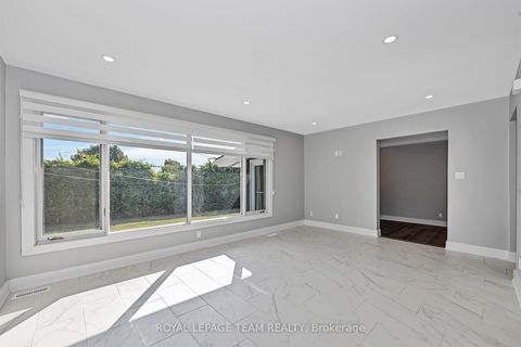 Photo 11 at 12 Largo Crescent, Nepean (Meadowlands/Crestview), Ottawa