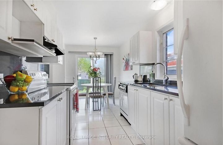 Photo 6 at 77 Daventry Crescent, Nepean (Longfields), Ottawa