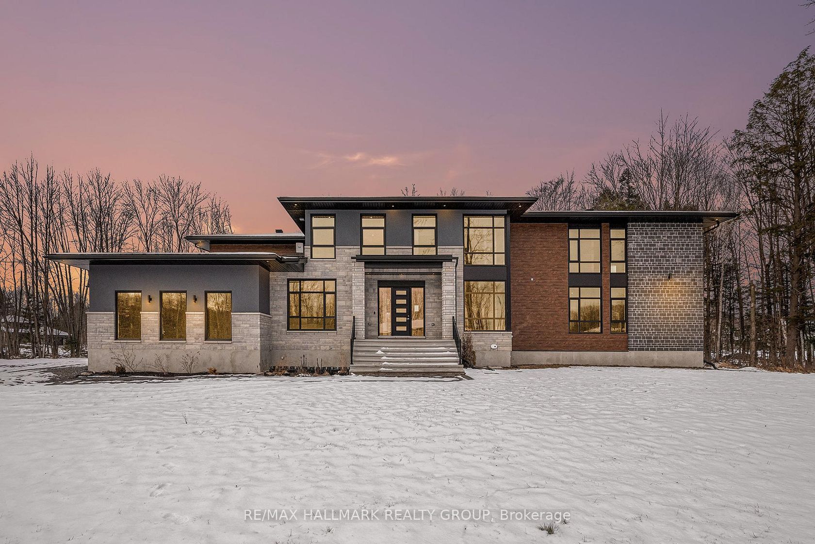 132 ROBERT TAITE Drive, Cumberland Estates, Orleans 2