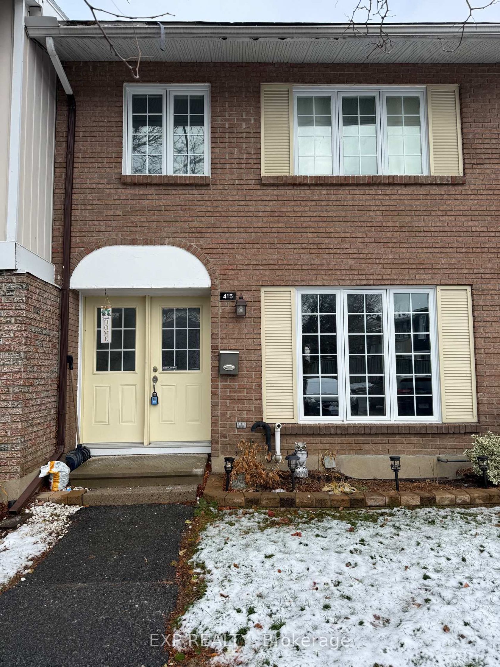 415 Kintyre Private, Nepean (Carleton Square), Ottawa 